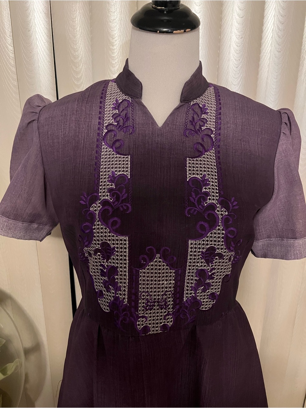 Barong Tagalog Elegant Purple Embroidered Midi Dress with Short Sleeves - Picture 3 of 6